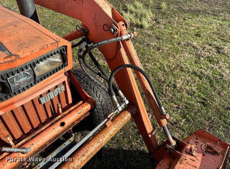 image for item LK9693 Kubota B7200D  MFWD tractor