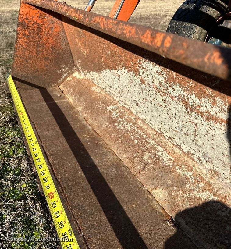 image for item LK9693 Kubota B7200D  MFWD tractor