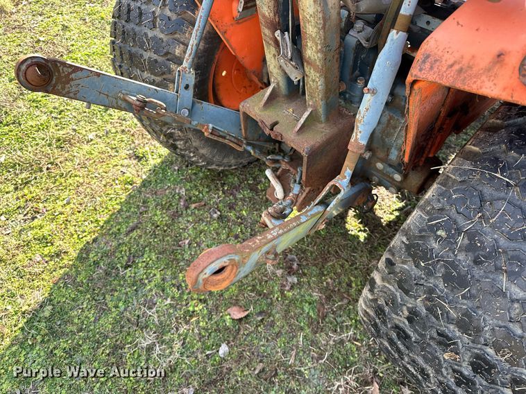 image for item LK9693 Kubota B7200D  MFWD tractor