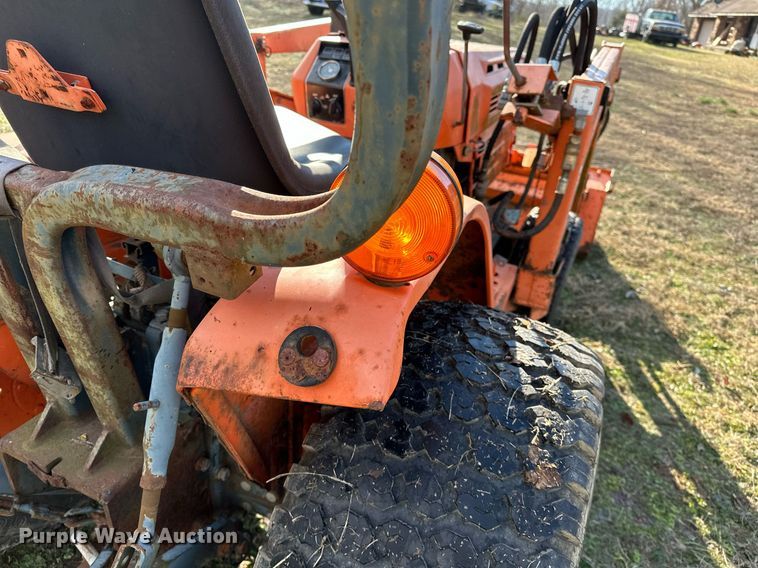 image for item LK9693 Kubota B7200D  MFWD tractor