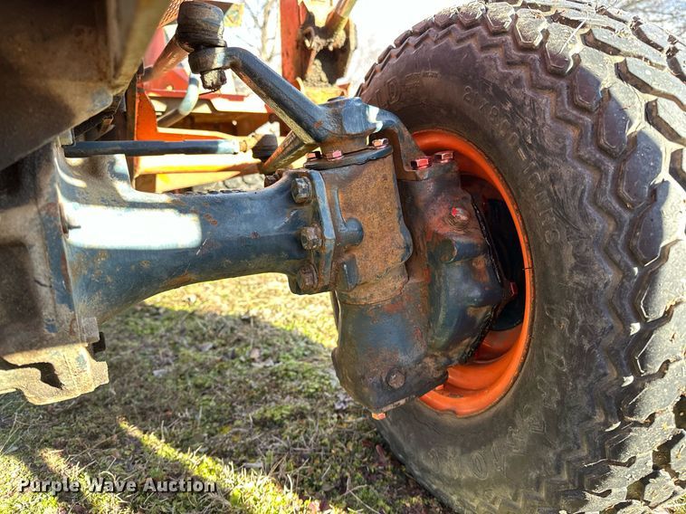 image for item LK9693 Kubota B7200D  MFWD tractor