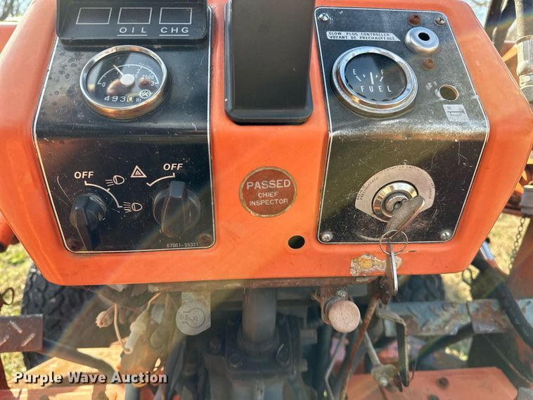image for item LK9693 Kubota B7200D  MFWD tractor