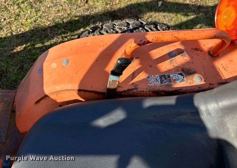 image for item LK9693 Kubota B7200D  MFWD tractor