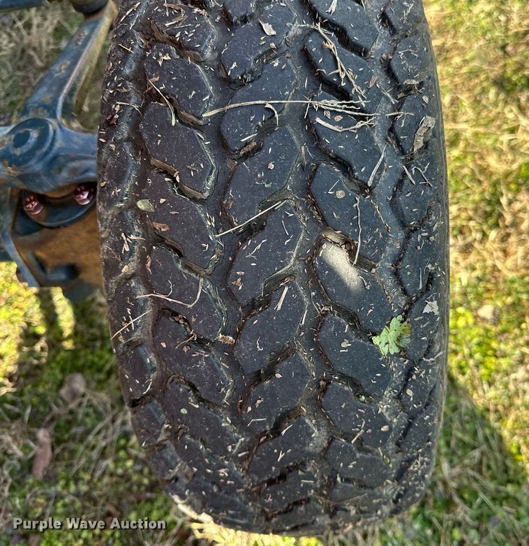 image for item LK9693 Kubota B7200D  MFWD tractor