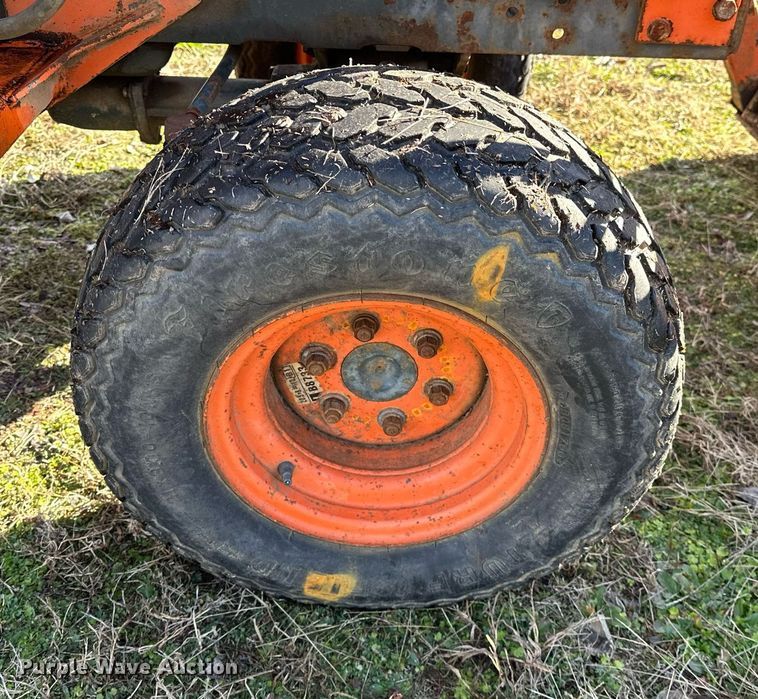image for item LK9693 Kubota B7200D  MFWD tractor