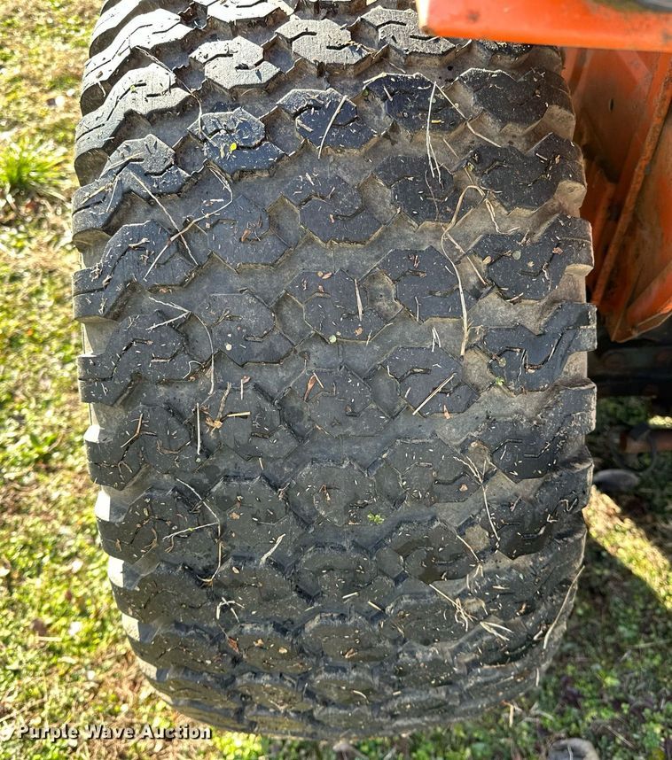 image for item LK9693 Kubota B7200D  MFWD tractor