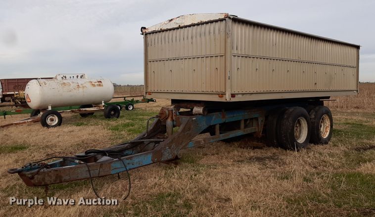 image for item LX9956 Dump trailer