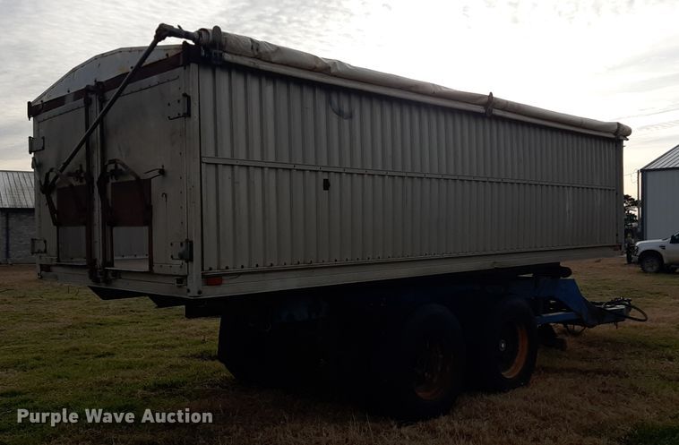 image for item LX9956 Dump trailer