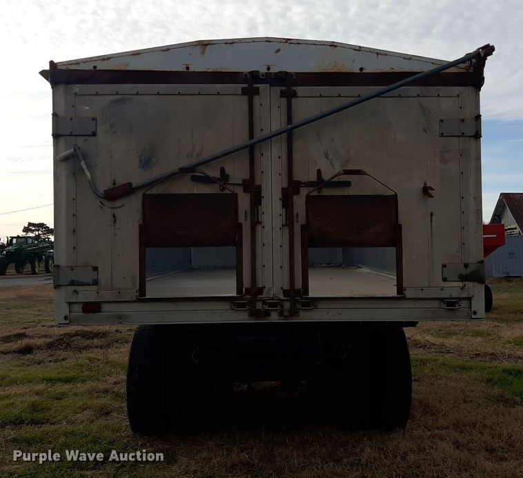 image for item LX9956 Dump trailer