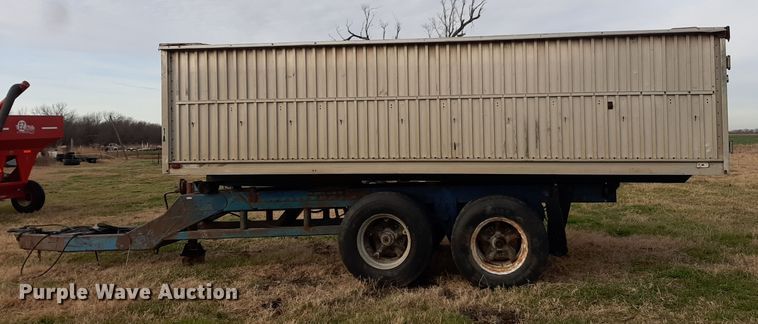 image for item LX9956 Dump trailer