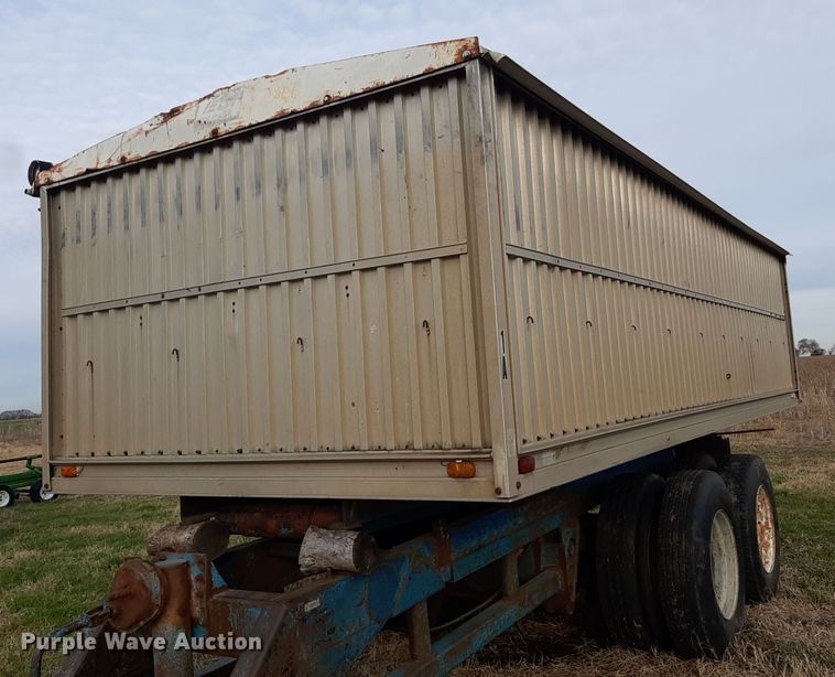 image for item LX9956 Dump trailer
