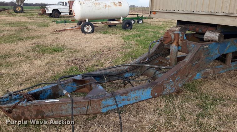 image for item LX9956 Dump trailer