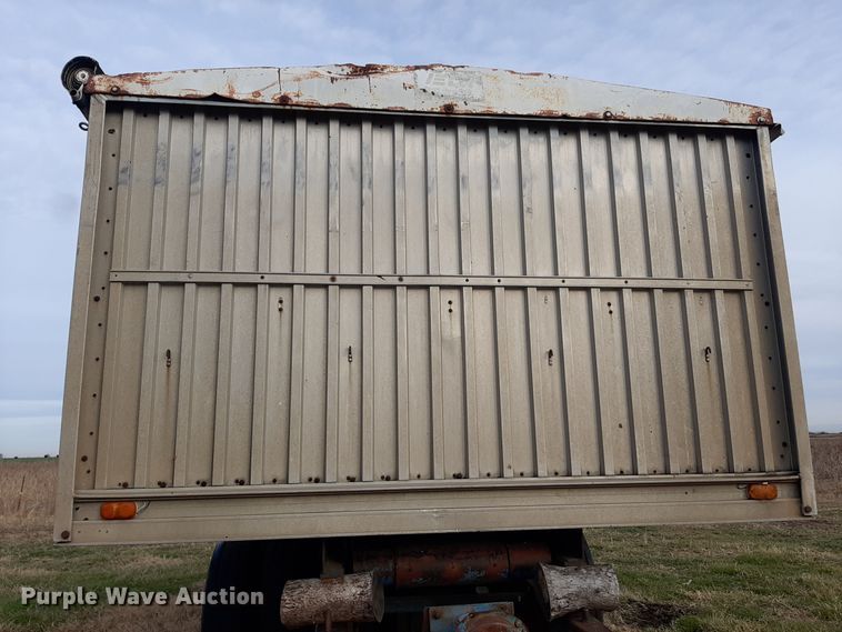 image for item LX9956 Dump trailer