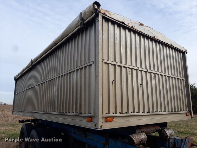 image for item LX9956 Dump trailer