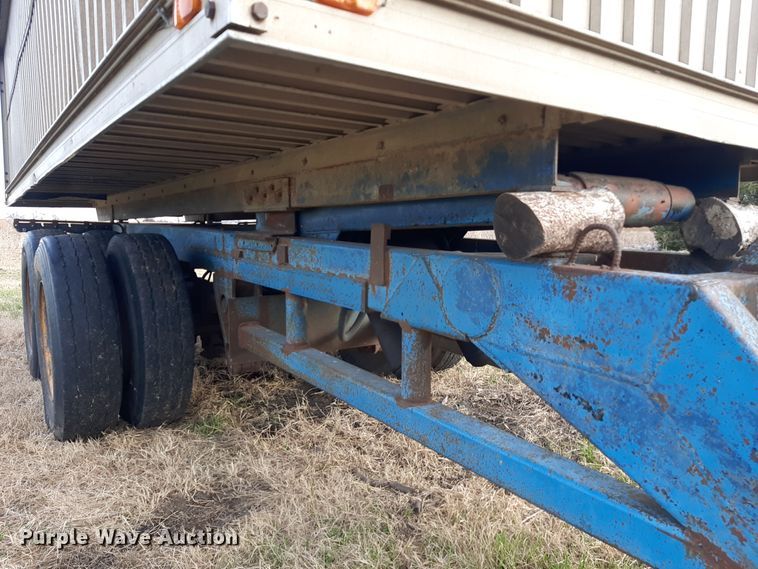 image for item LX9956 Dump trailer