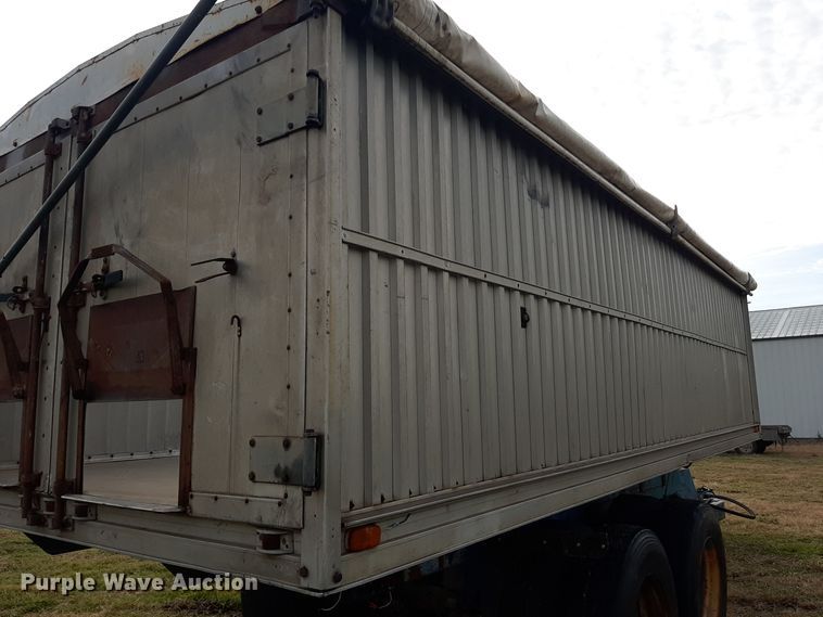 image for item LX9956 Dump trailer