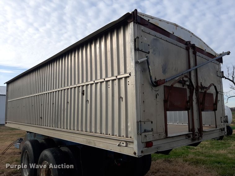 image for item LX9956 Dump trailer