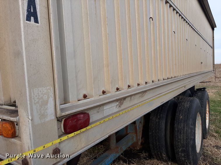 image for item LX9956 Dump trailer