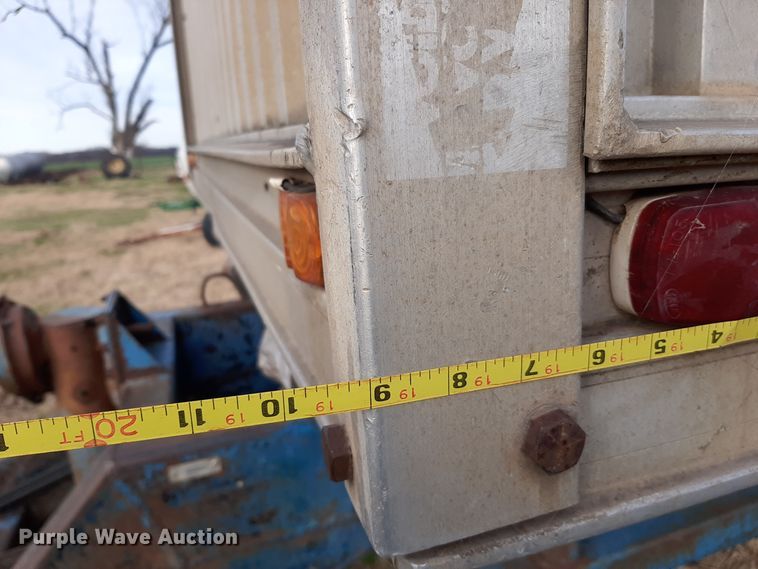 image for item LX9956 Dump trailer