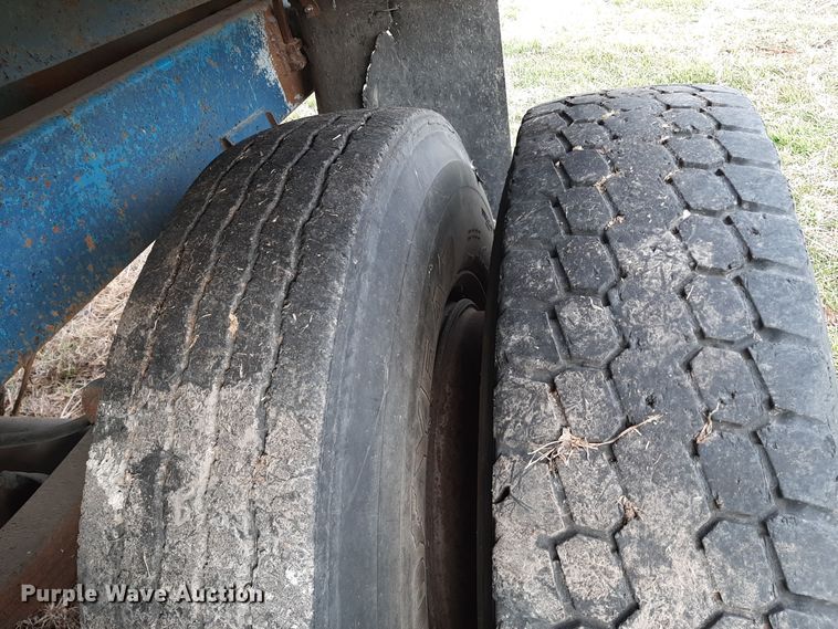 image for item LX9956 Dump trailer