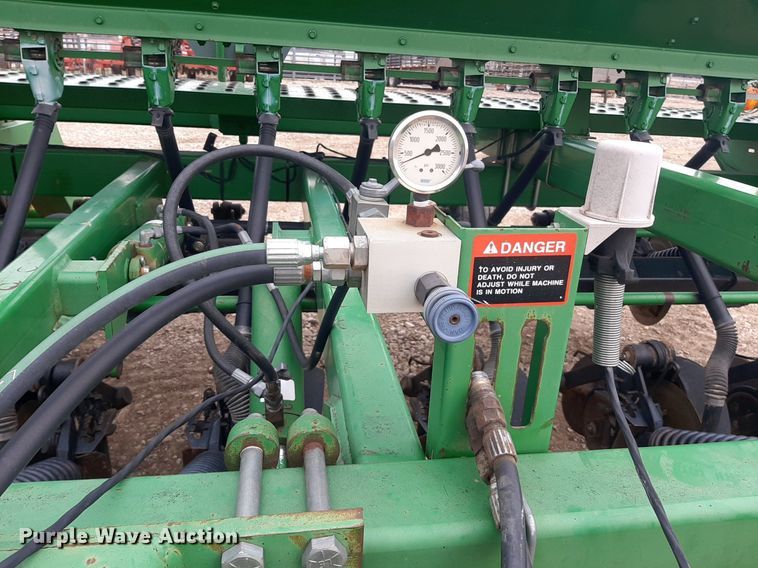 image for item LY9000 John Deere 1560  grain drill