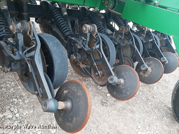 image for item LY9000 John Deere 1560  grain drill