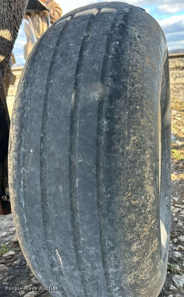 image for item NE9686 DMI Nutri-Placr 4250  NH3 applicator