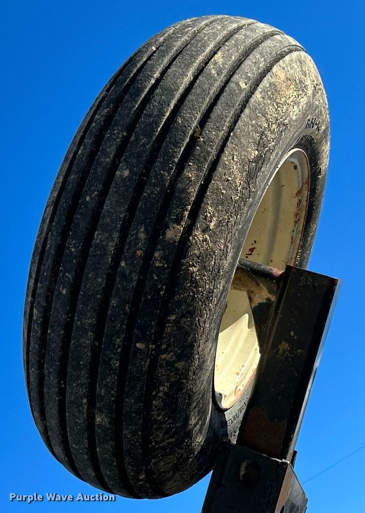 image for item NE9686 DMI Nutri-Placr 4250  NH3 applicator