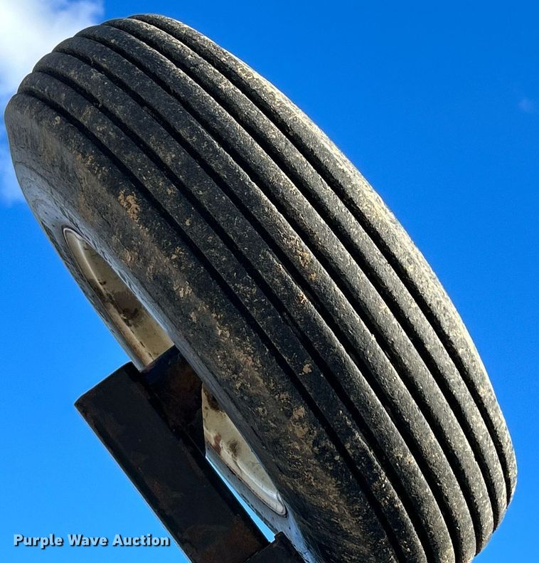 image for item NE9686 DMI Nutri-Placr 4250  NH3 applicator