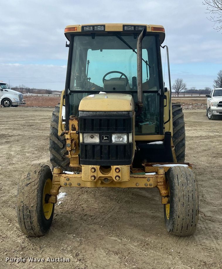 image for item NN9355 1994 John Deere 6400 tractor