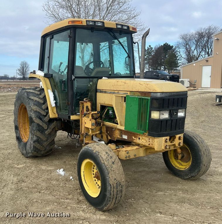 image for item NN9355 1994 John Deere 6400 tractor