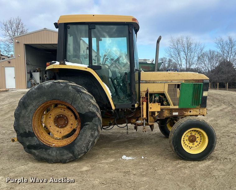 image for item NN9355 1994 John Deere 6400 tractor