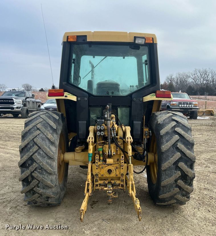 image for item NN9355 1994 John Deere 6400 tractor