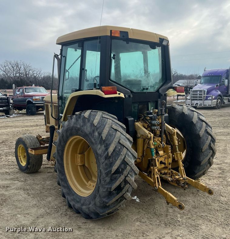 image for item NN9355 1994 John Deere 6400 tractor