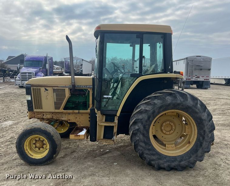 image for item NN9355 1994 John Deere 6400 tractor