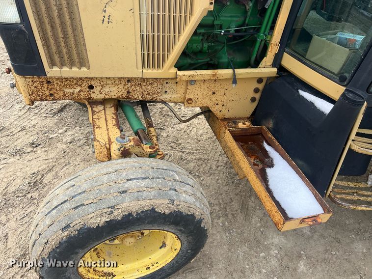 image for item NN9355 1994 John Deere 6400 tractor