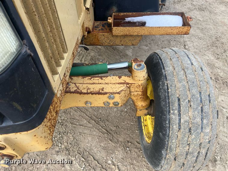 image for item NN9355 1994 John Deere 6400 tractor