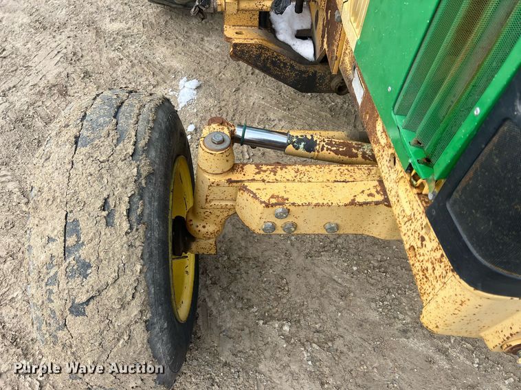 image for item NN9355 1994 John Deere 6400 tractor