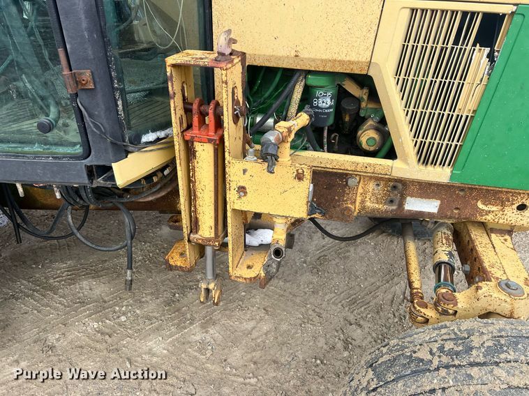 image for item NN9355 1994 John Deere 6400 tractor