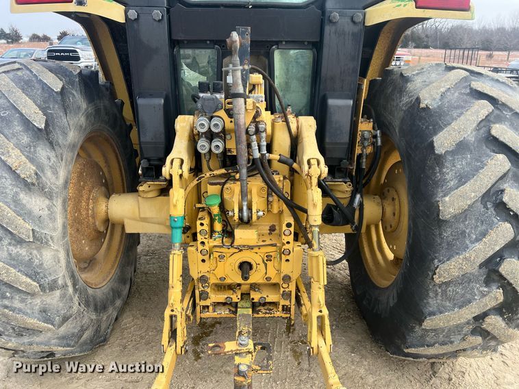 image for item NN9355 1994 John Deere 6400 tractor