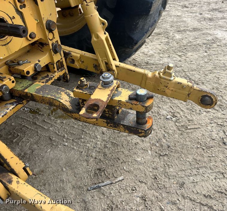 image for item NN9355 1994 John Deere 6400 tractor