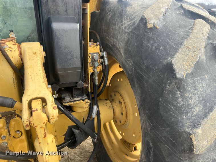 image for item NN9355 1994 John Deere 6400 tractor