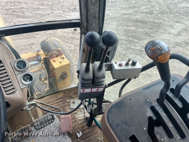 image for item NN9355 1994 John Deere 6400 tractor