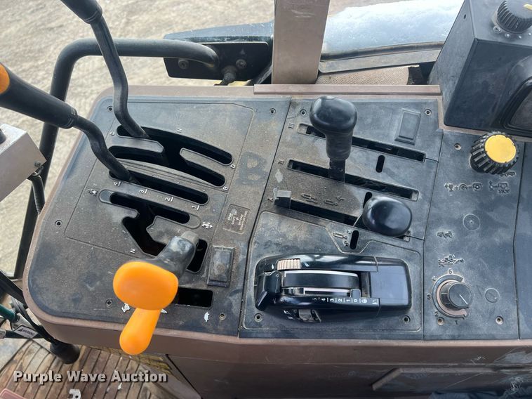 image for item NN9355 1994 John Deere 6400 tractor