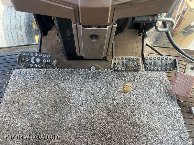 image for item NN9355 1994 John Deere 6400 tractor