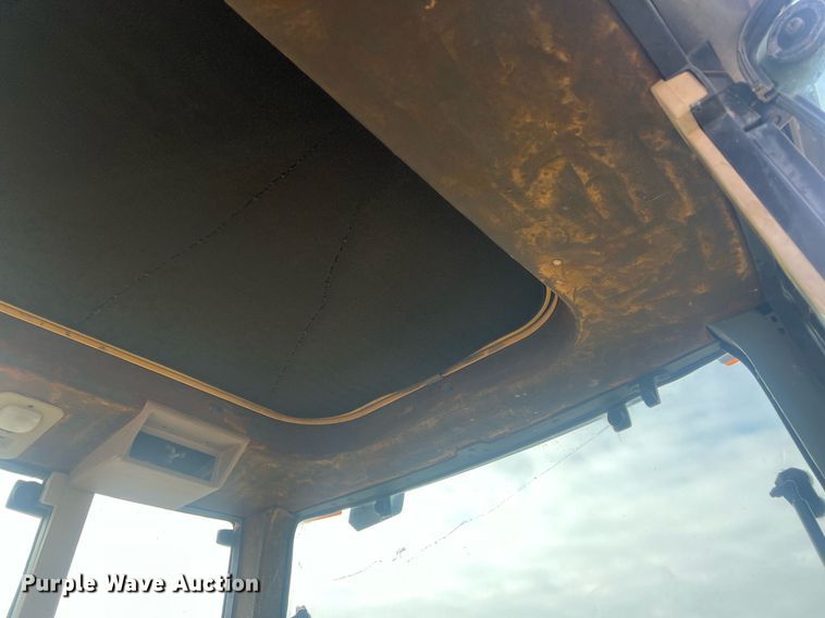 image for item NN9355 1994 John Deere 6400 tractor