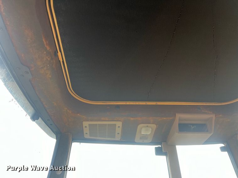 image for item NN9355 1994 John Deere 6400 tractor