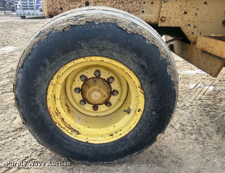 image for item NN9355 1994 John Deere 6400 tractor