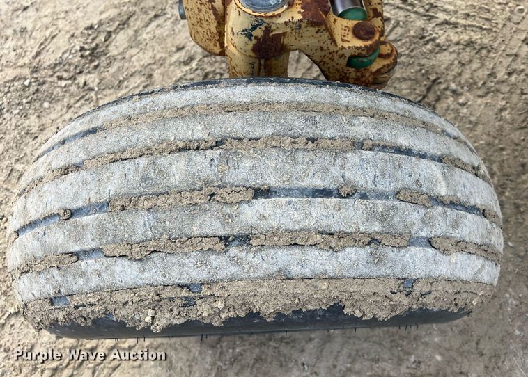 image for item NN9355 1994 John Deere 6400 tractor