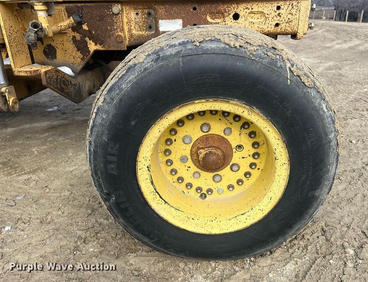 image for item NN9355 1994 John Deere 6400 tractor